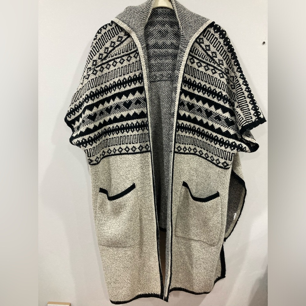 Katsumi Aztec Tribal Cardigan Sweater Poncho with Hood and Pockets Large